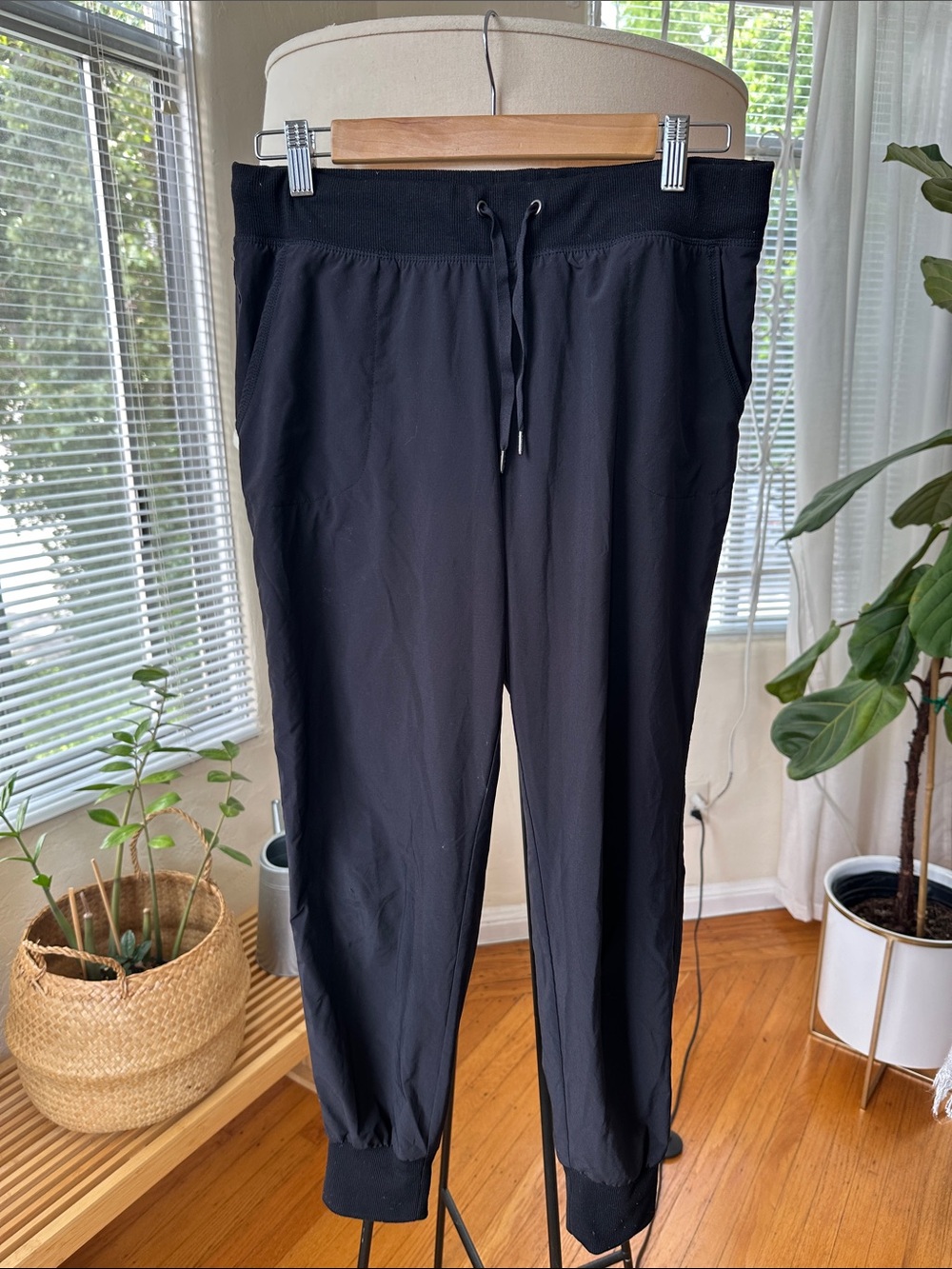 Athleta City Joggers in black